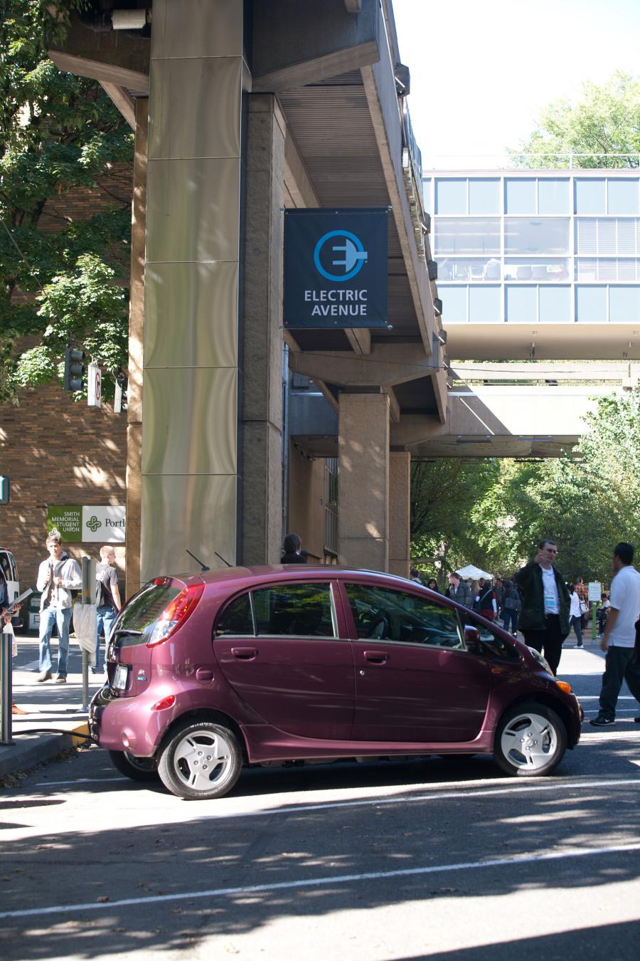  Mitsubishi i-MiEV 2012 года  (US) (фото 149 из 234)